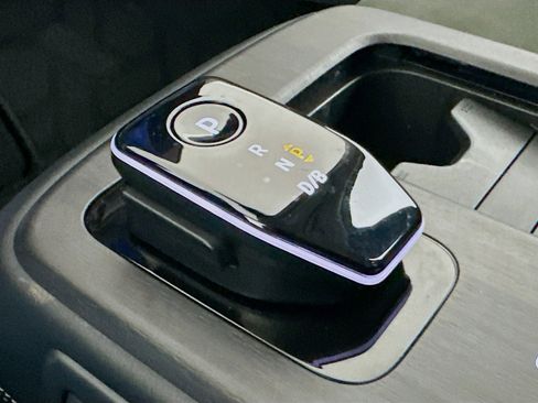 Used 2023 Nissan Ariya FWD image 25