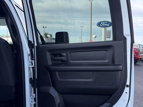 Used 2024 RAM 2500 Tradesman w/ Chrome Appearance Group image 31