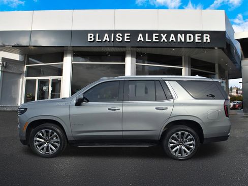 Used 2025 Chevrolet Tahoe High Country AWD/4WD image 6