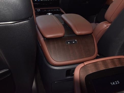 New 2025 Lincoln Navigator Reserve image 19