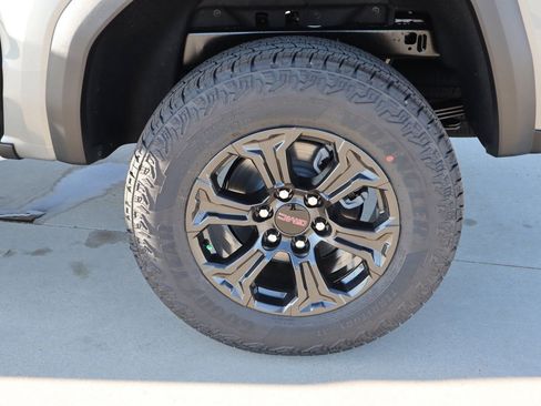 New 2025 GMC Canyon Elevation w/ Convenience Package image 6