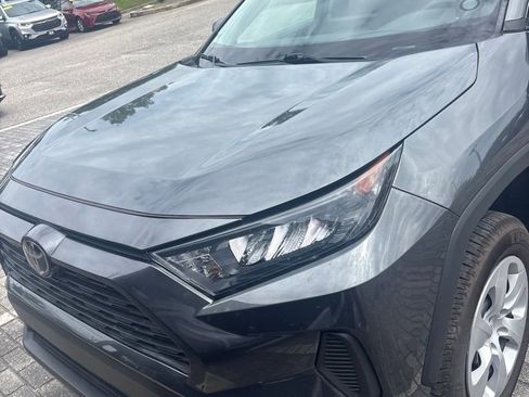 Used 2021 Toyota RAV4 LE FWD image 4