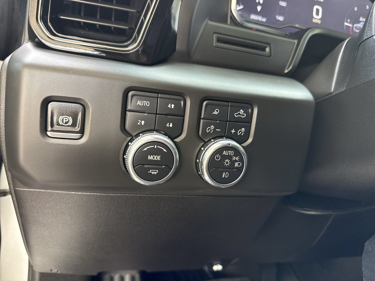 Used 2025 GMC Sierra 1500 AT4 AWD/4WD image 18