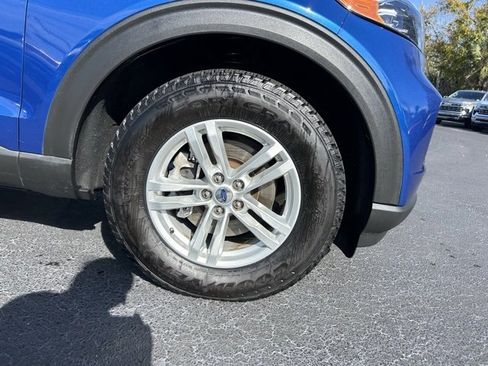 Used 2022 Ford Explorer XLT w/ Equipment Group 202A image 8