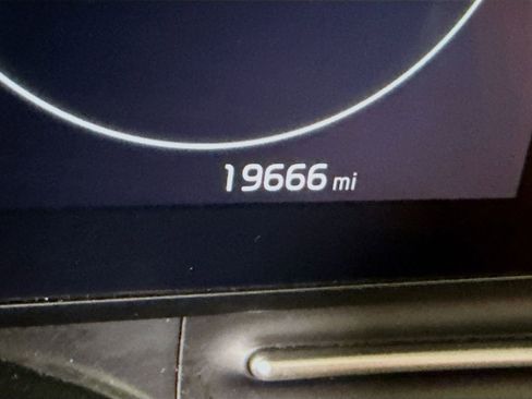 Used 2024 Kia Carnival SX FWD image 4