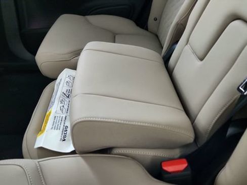 New 2026 Volvo XC90 B6 Plus w/ Protection Package Premier AWD/4WD image 32