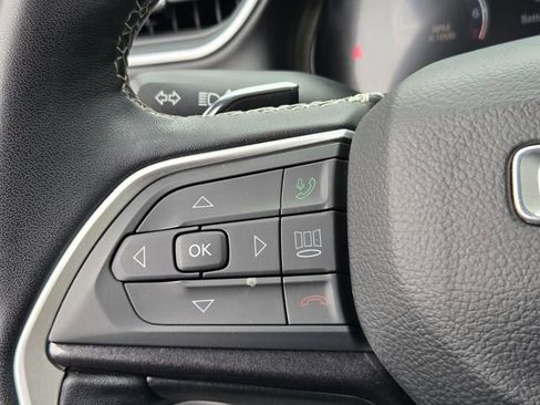 Used 2022 Jeep Grand Cherokee Laredo w/ Luxury Tech Group I RWD image 22