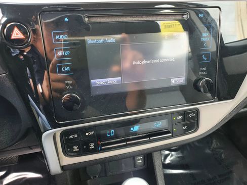 Used 2018 Toyota Corolla LE w/ Carpet Mat Package (TMS) FWD image 53