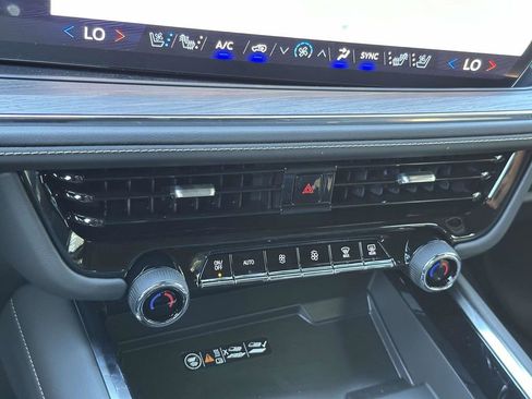 New 2026 Chevrolet Suburban Premier image 6