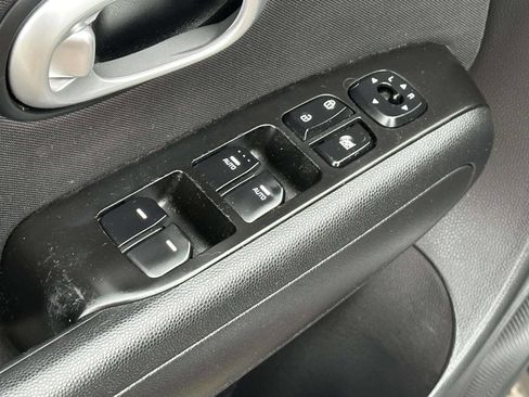 Used 2014 Kia Soul Base 4dr Crossover 6M image 10