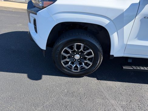 Used 2024 Chevrolet Colorado LT w/ LT Convenience Package III AWD/4WD image 12