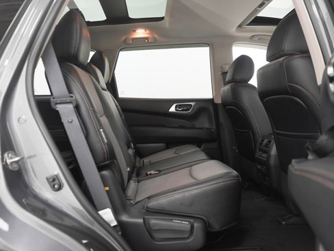 Used 2020 Nissan Pathfinder SL image 11