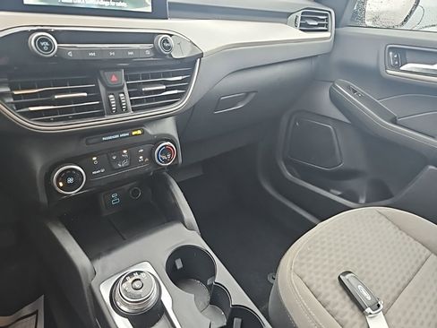 Used 2021 Ford Escape SE image 15