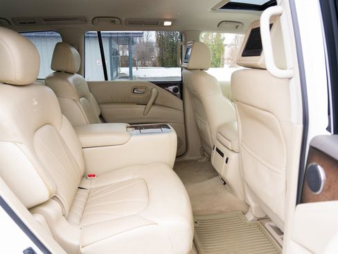 Used 2014 INFINITI QX80 4WD w/ Deluxe Touring Package image 19