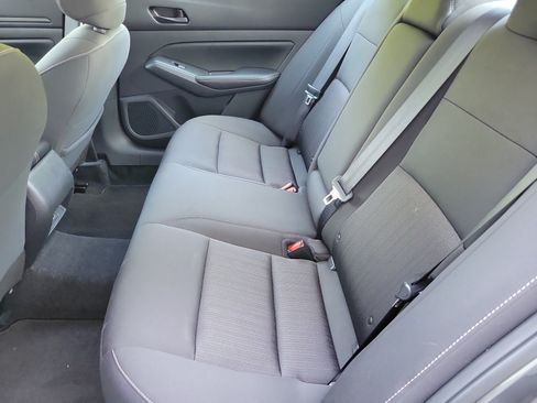 Used 2025 Nissan Altima 2.5 SV FWD image 12