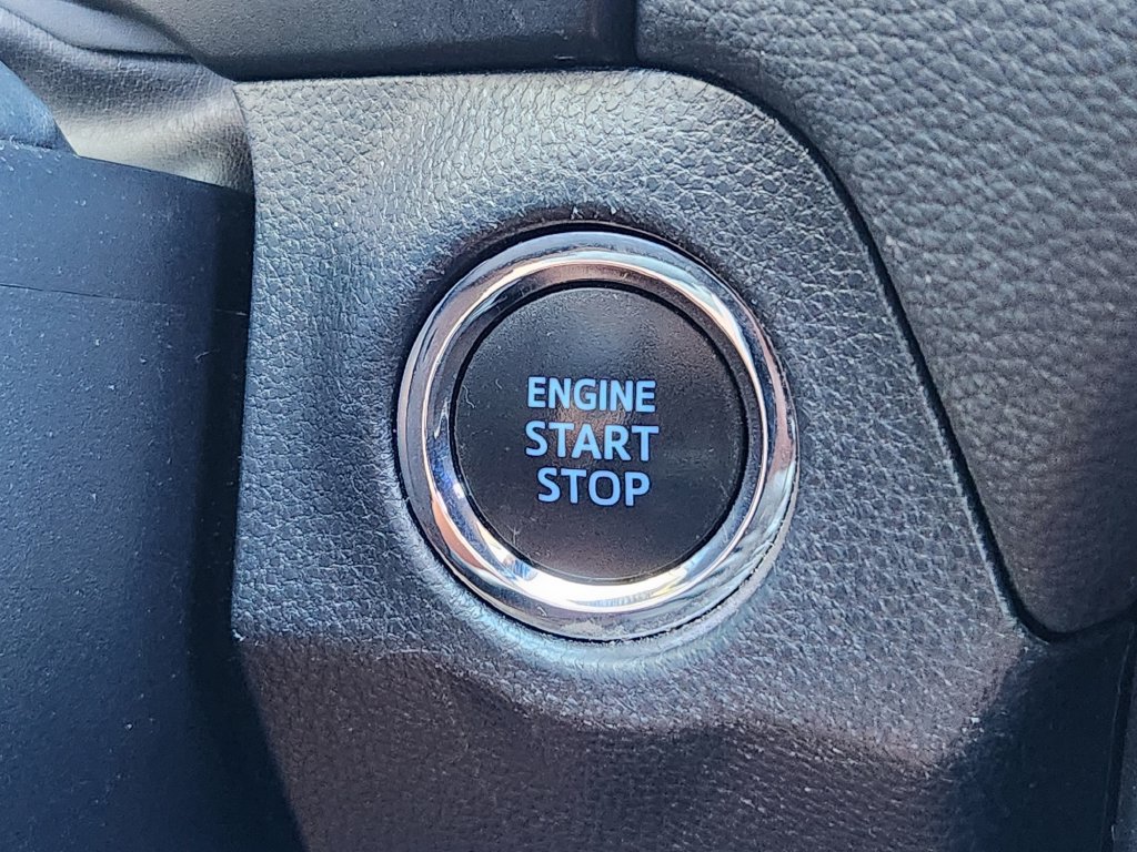 Used 2019 Toyota RAV4 XLE AWD/4WD image 12