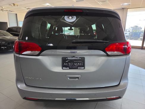 Used 2019 Chrysler Pacifica Touring-L Plus FWD image 6