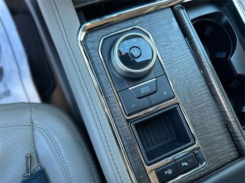 Used 2021 Ford Expedition Limited image 21