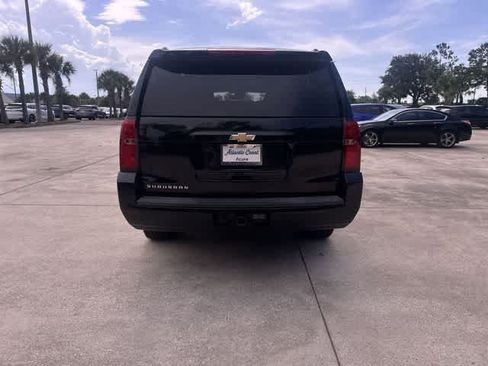 Used 2017 Chevrolet Suburban LT RWD image 13