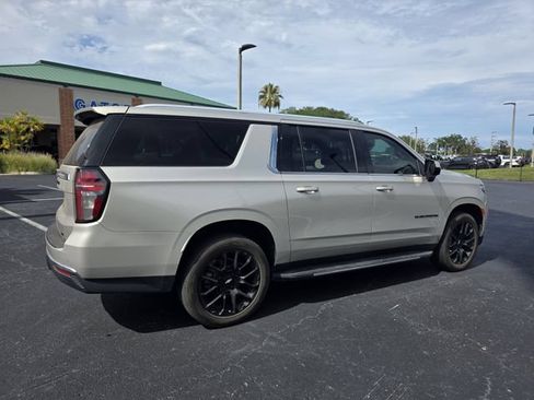 Used 2021 Chevrolet Suburban LT RWD image 5