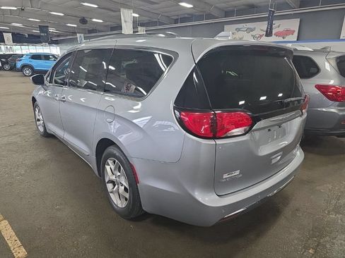 Used 2020 Chrysler Pacifica Limited FWD image 4