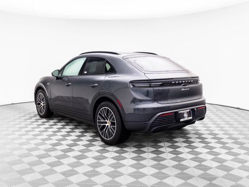 Certified 2025 Porsche Macan 4 Electric image 3