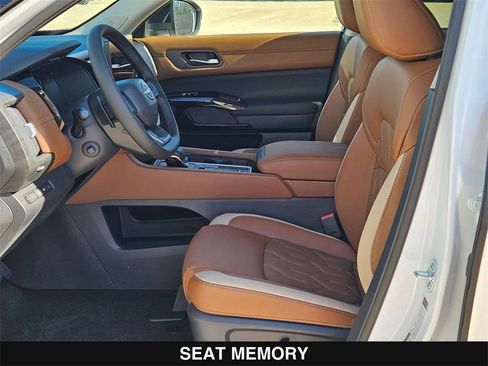 New 2026 Nissan Pathfinder Platinum image 11