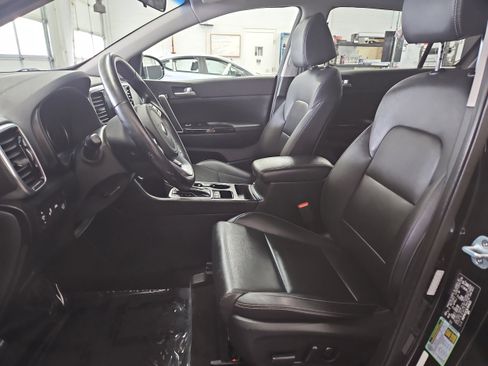 Used 2020 Kia Sportage EX image 9