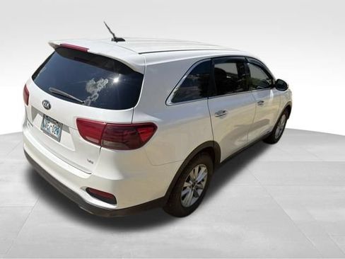 Used 2019 Kia Sorento AWD V6 image 4
