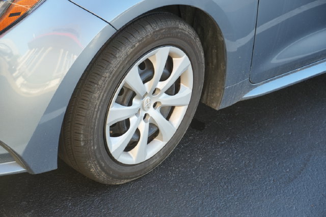 Used 2025 Toyota Corolla LE FWD image 9