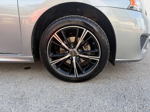 Used 2014 Nissan Sentra SR w/ SR Driver Package FWD image 30