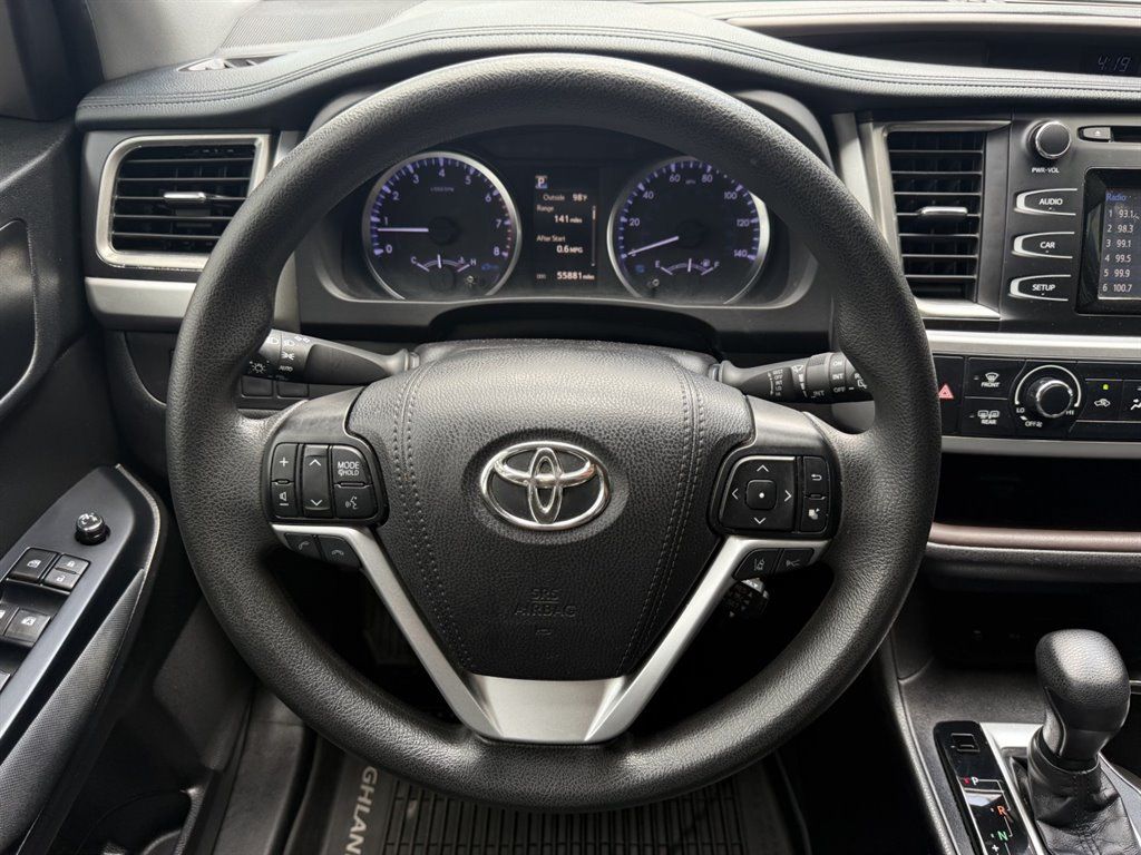 Used 2019 Toyota Highlander LE FWD image 25