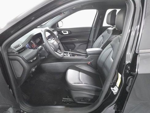 New 2026 Jeep Compass Limited image 9