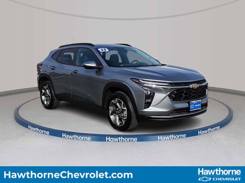 Used 2025 Chevrolet Trax LT w/ LT Convenience Package image 1