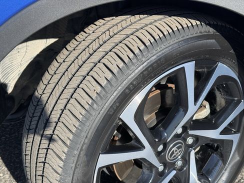 Used 2022 Toyota C-HR XLE image 10