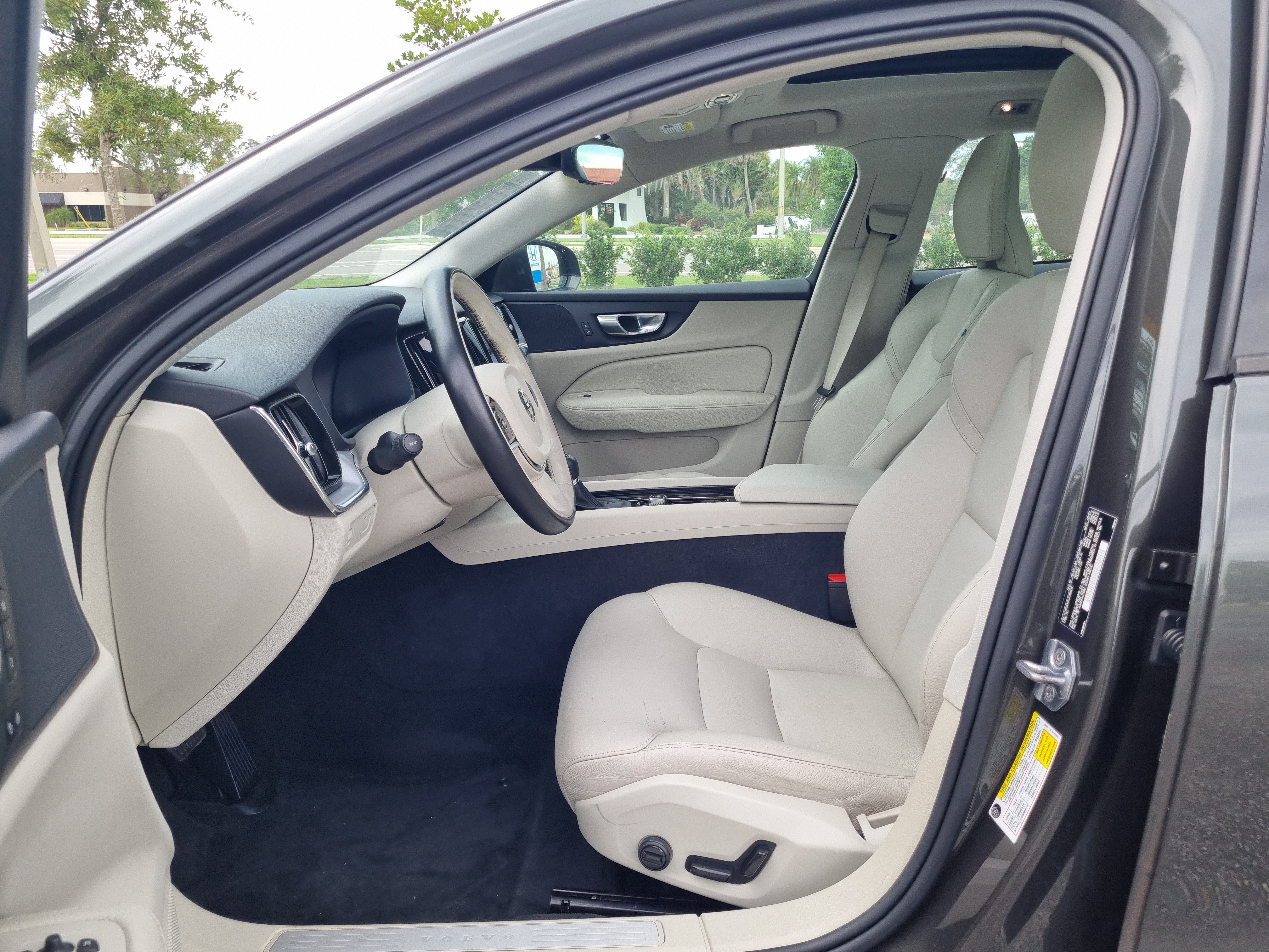 Used 2020 Volvo V60 T5 Momentum FWD image 23