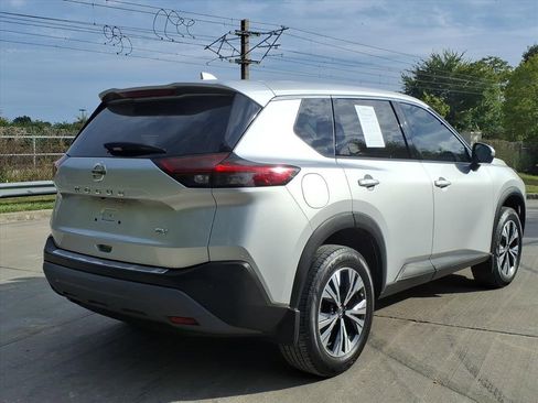 Used 2021 Nissan Rogue SV image 3