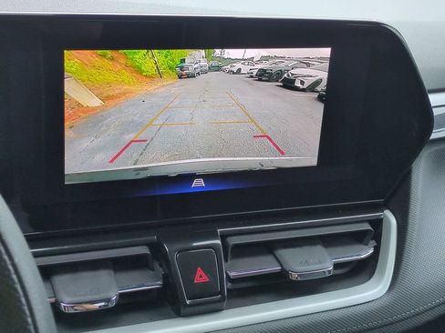 Used 2025 Chevrolet TrailBlazer LT AWD/4WD image 23