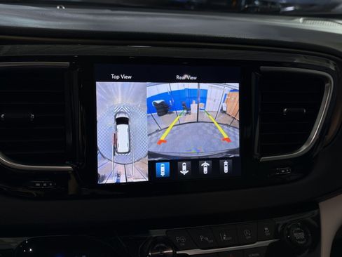 Used 2018 Chrysler Pacifica Touring-L Plus w/ Advanced Safetytec Group FWD image 32