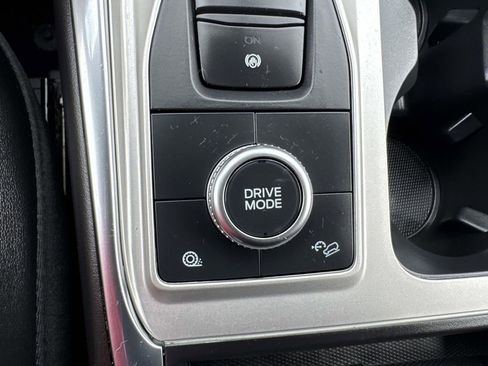 Used 2022 Ford Explorer XLT w/ Equipment Group 202A image 22