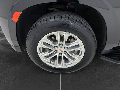 Used 2023 GMC Yukon SLT AWD/4WD image 9