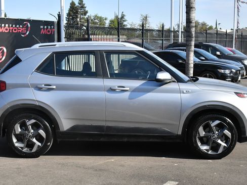 Used 2023 Hyundai Venue SEL w/ Cargo Package image 9