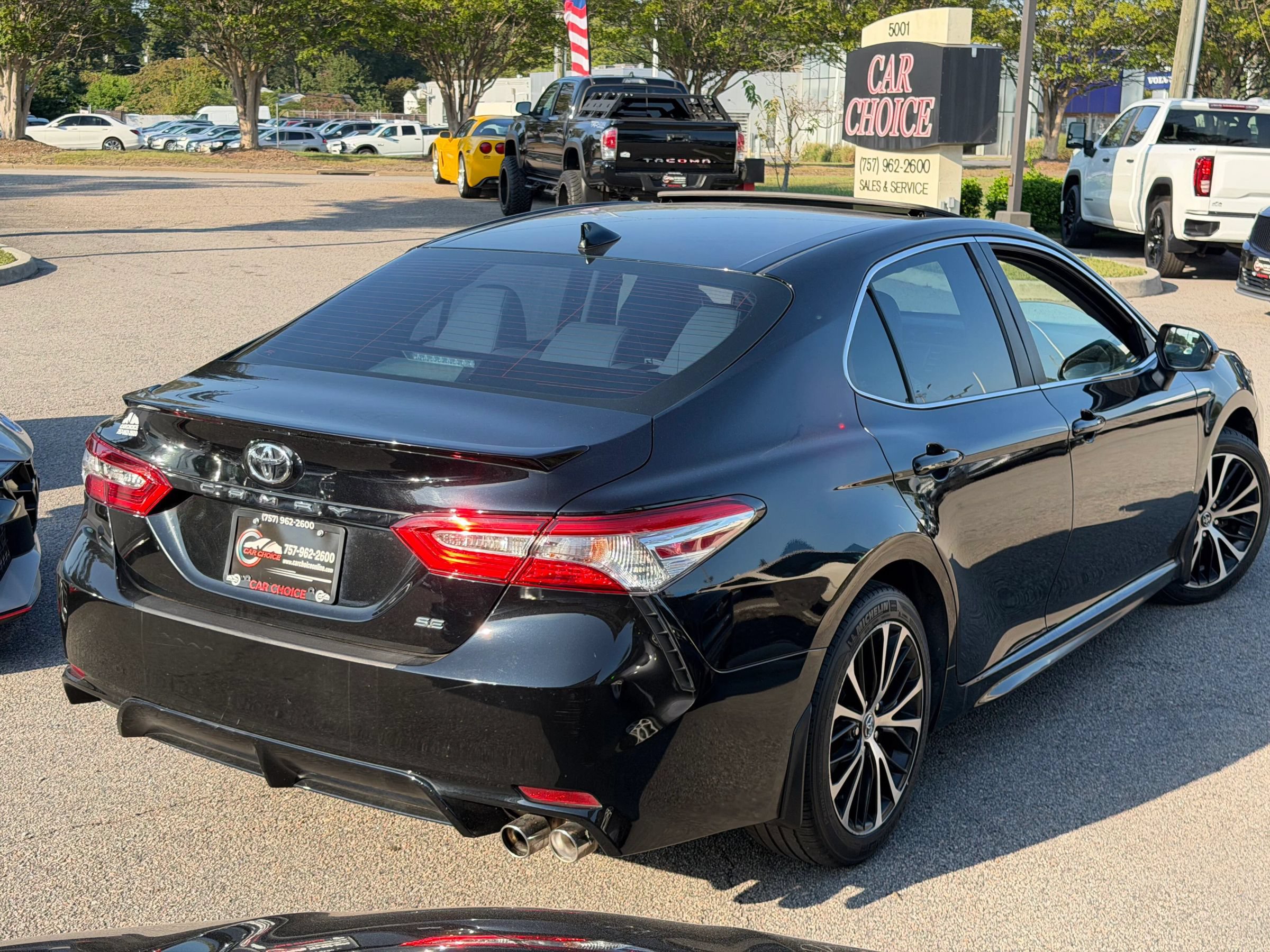 Used 2020 Toyota Camry SE w/ Convenience Package FWD image 6