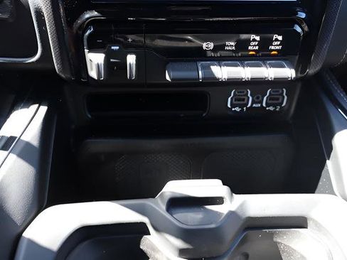 Used 2024 RAM 3500 Limited AWD/4WD image 14