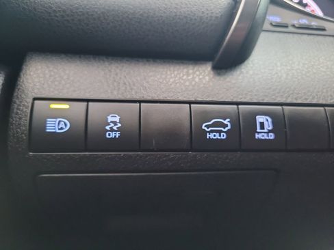 Used 2019 Toyota Camry L image 30