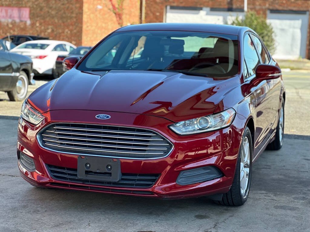 Used 2014 Ford Fusion SE FWD image 2