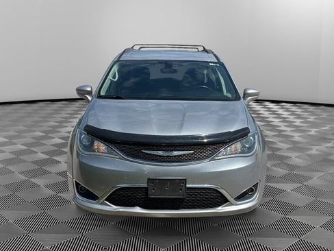 Used 2017 Chrysler Pacifica Touring-L FWD image 8