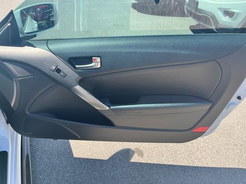 Used 2016 Hyundai Genesis Coupe 3.8 image 16