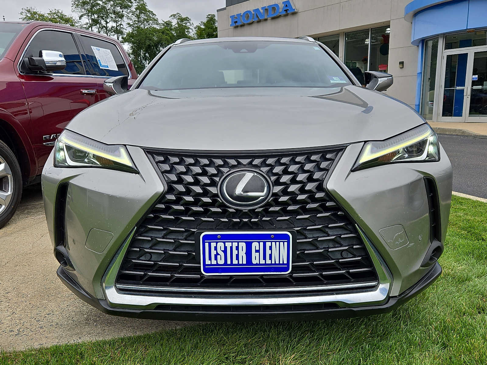 Used 2019 Lexus UX 200 FWD image 2