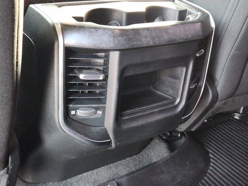 Used 2019 RAM 1500 4x4 Crew Cab image 29